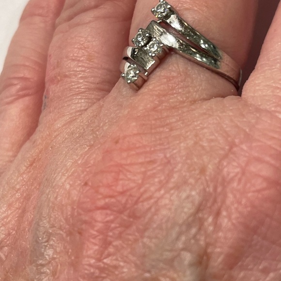 1.2ct  MOISSANITE RING!! 925 White Gold over Sterling that’s Gorgeous on finger! - Picture 3 of 10